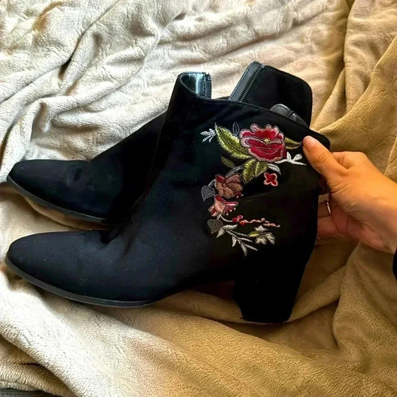 Inpo “Electra” suede embroidered boots size 8 - Picture 1 of 7
